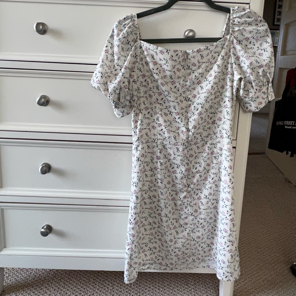 White floral dress - Picture 2 of 5
